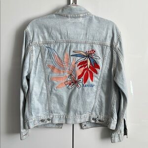 LEVI’S NWOT Light Blue Embroidered Denim Jacket, Size M